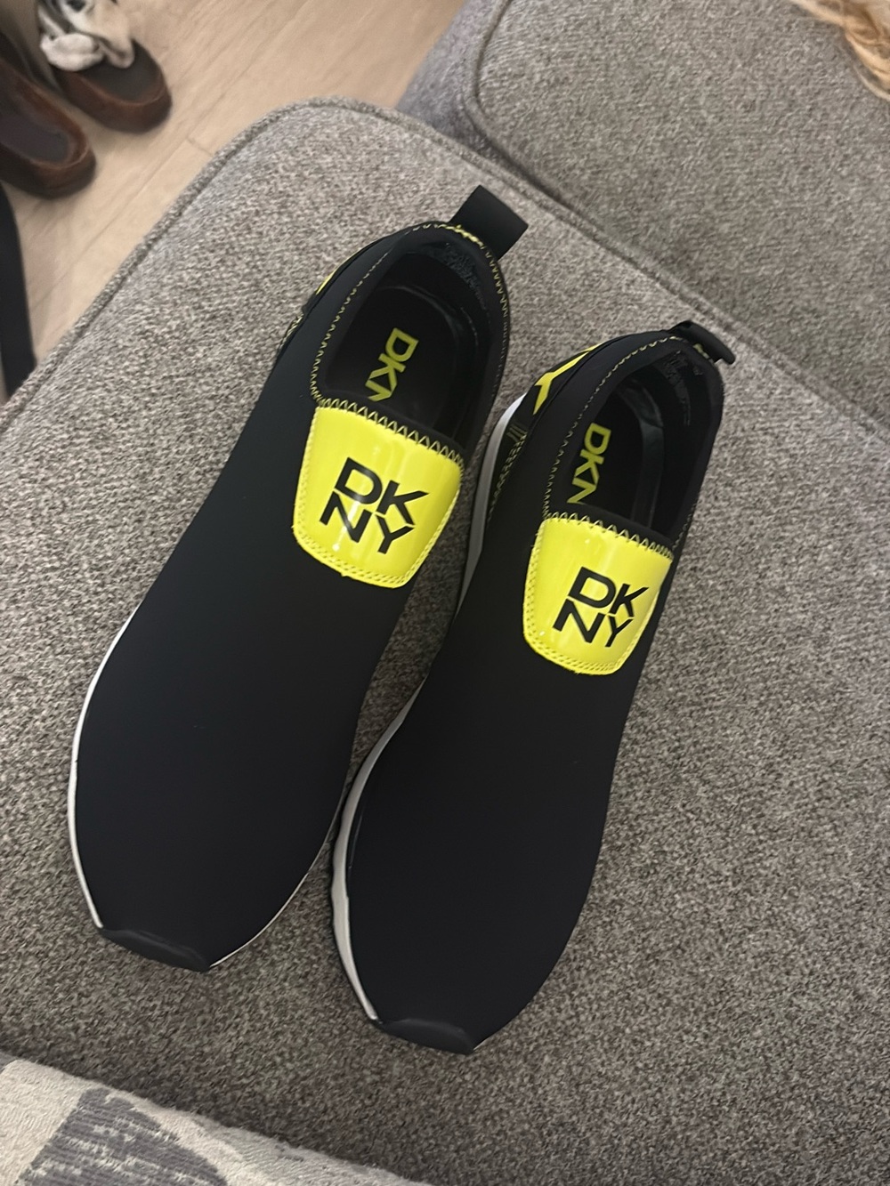 DKNY Black Slip-On Sneakers with Neon Yellow Accents new no box - Picture 2 of 7